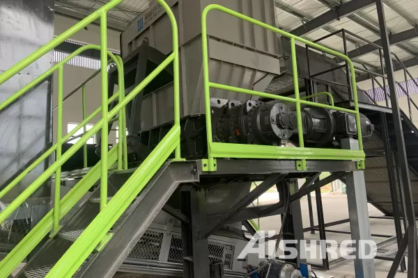 Solid & Bulky Waste Shredder Machine